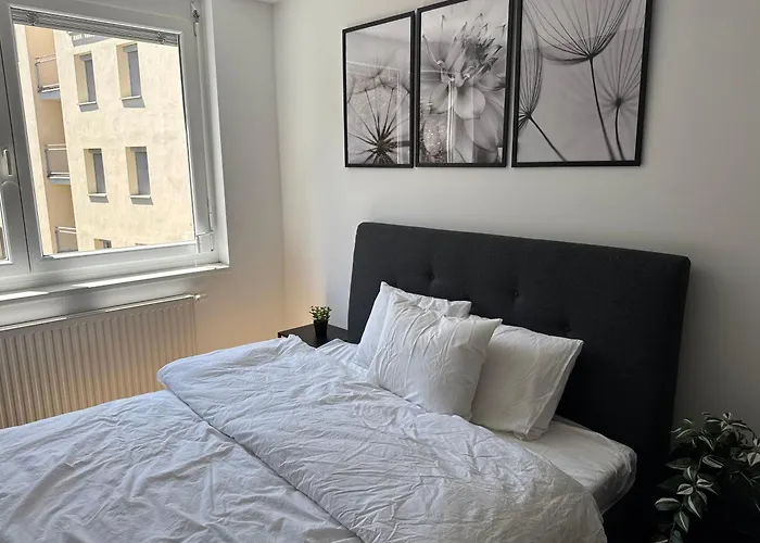 1br, Train Station, Central, Modern