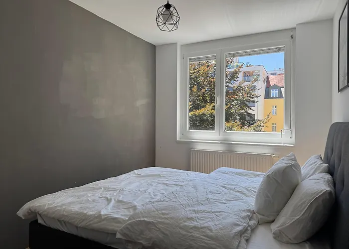 1br, Train Station, Central, Modern